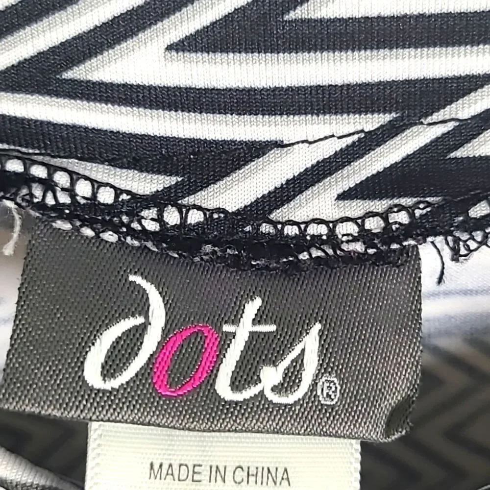Dots Black & White Aysemetrical Print Dress with Pockets in Front, Size Medium